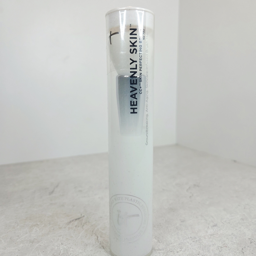 IT Cosmetics Heavenly Skin Brush - White